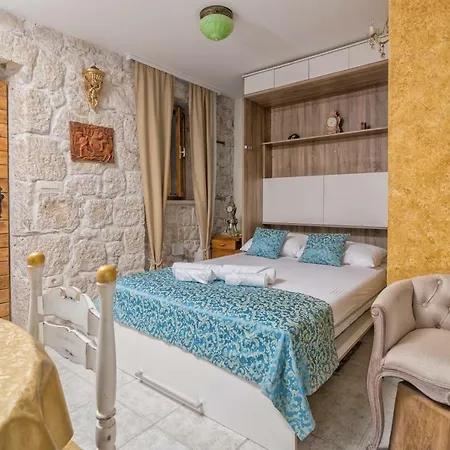 Small House *