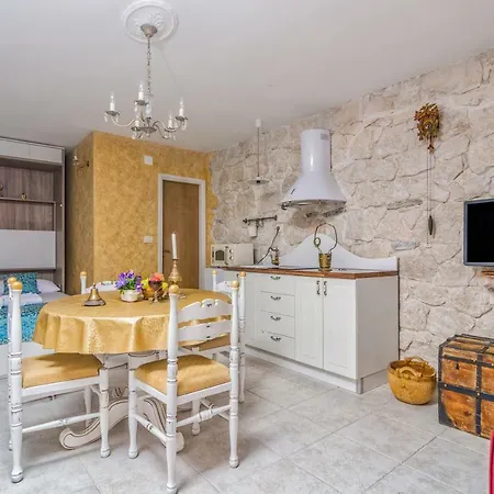 Small House * Podgrade (Split-Dalmatia)