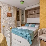 Small House *