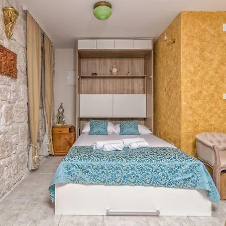 Small House *