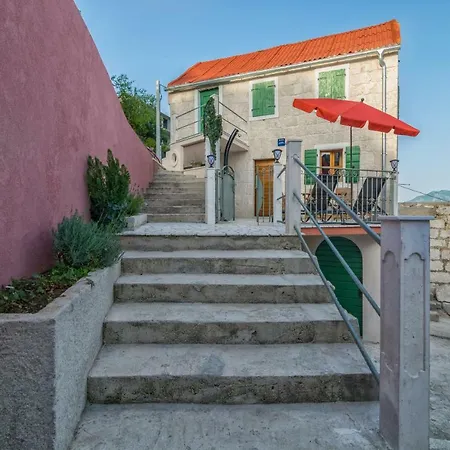 Small House Apartment *