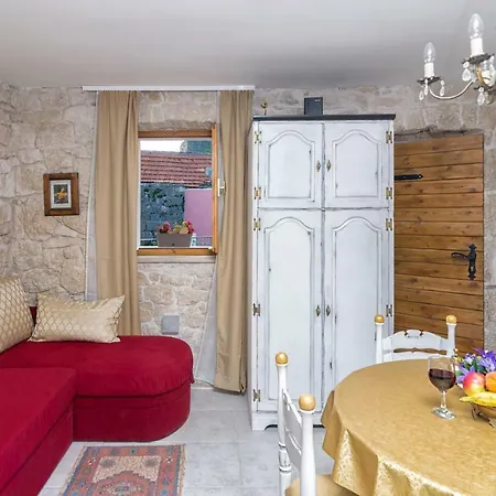 Small House Apartment Podgrade