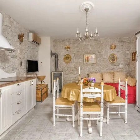 Small House Podgrade (Split-Dalmatia)