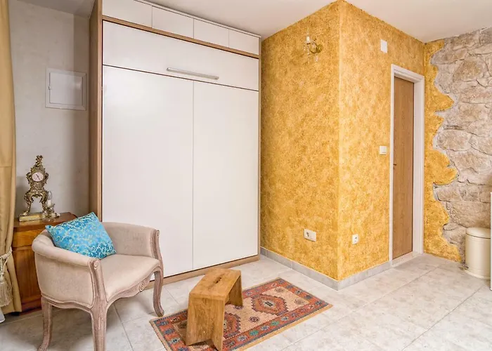 Apartment Small House Podgrade (Split-Dalmatia)