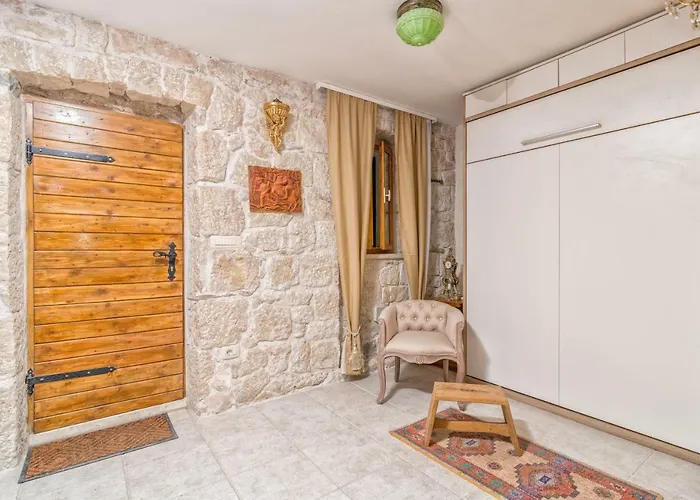 Apartment Small House Podgrade (Split-Dalmatia)