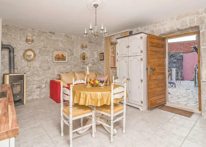 Small House Apartment Podgrade (Split-Dalmatia)