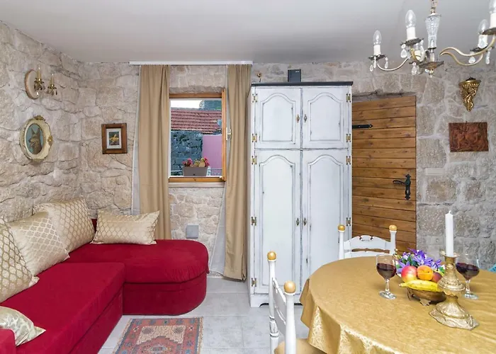 Small House Apartment Podgrade (Split-Dalmatia)
