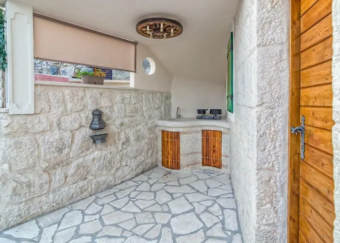 Small House Apartment *