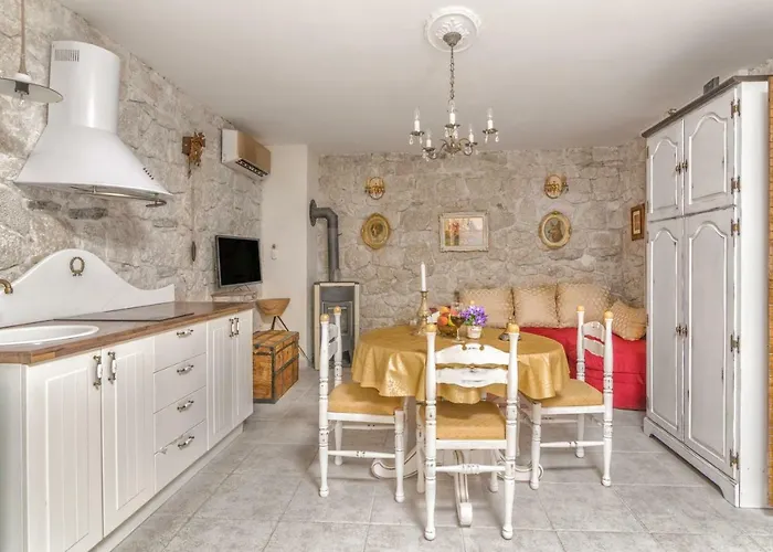 Small House Podgrade (Split-Dalmatia)