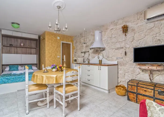 Small House * Podgrade (Split-Dalmatia)